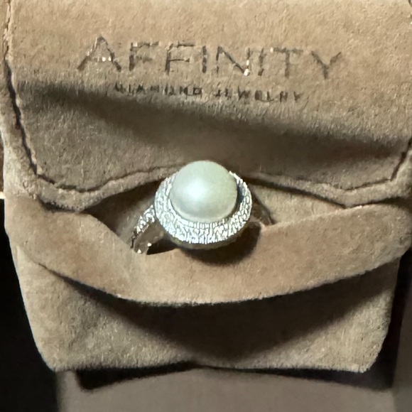 Affinity Diamonds, 10mm Pearl White Diamond 925 size 7 - Picture 6 of 9